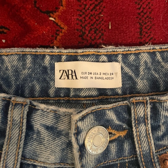 Zara Ripped Mom Jeans size US 26 - Picture 4 of 6